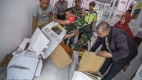 KPU Lebak Masih Lakukan Sortir Lanjutan Setelah Temukan Puluhan Kotak Suara Dalam Kondisi Rusak